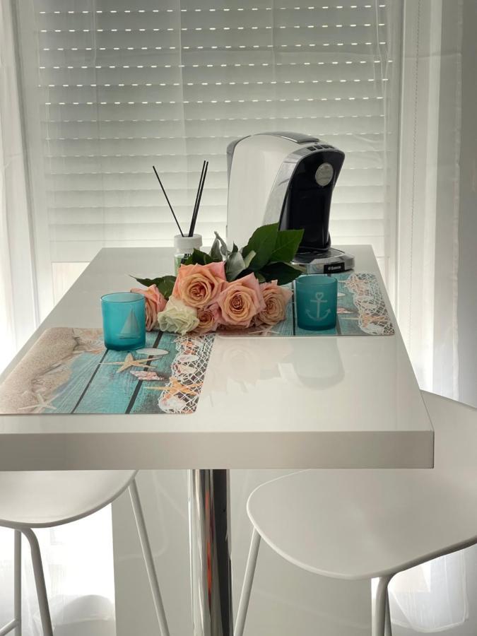 Miramar Studio Apartment Navodari Bagian luar foto